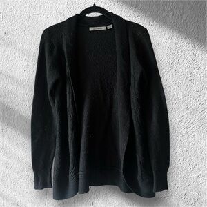 Black cardigan - a versatile and stylish addition to any outfit #cardiganlove